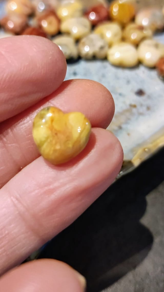 L'Agate Dentelle : Une Pierre de Douceur et d'Harmonie