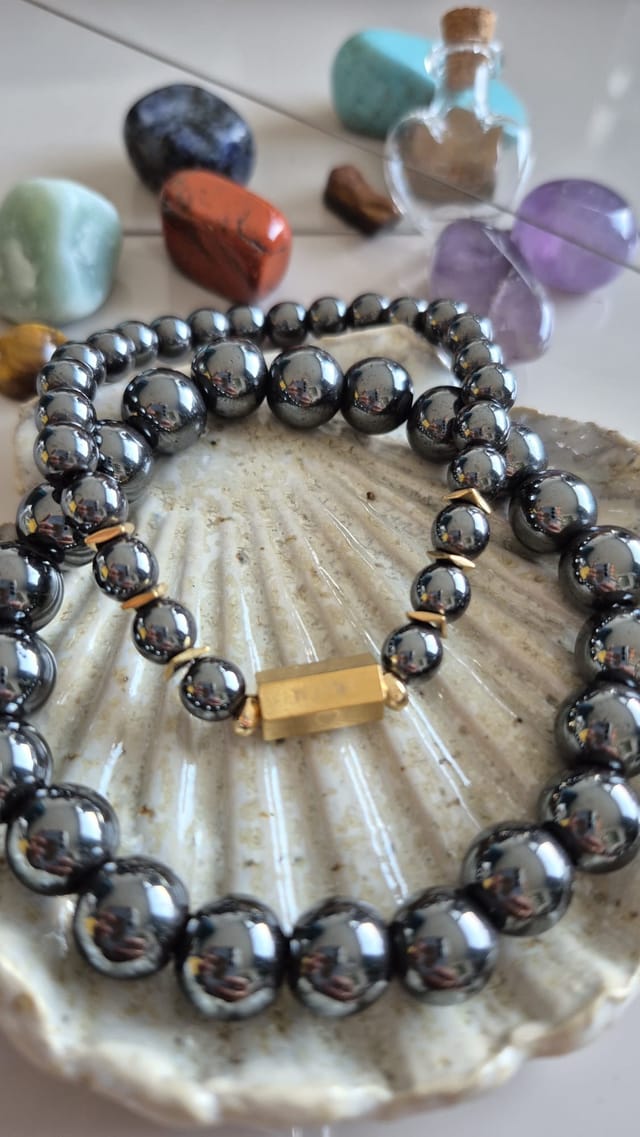 Bracelet en hématite et pierres naturelles. Protection et ancrage au quotidien.